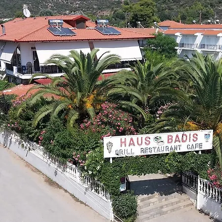 Badis Haus Торони